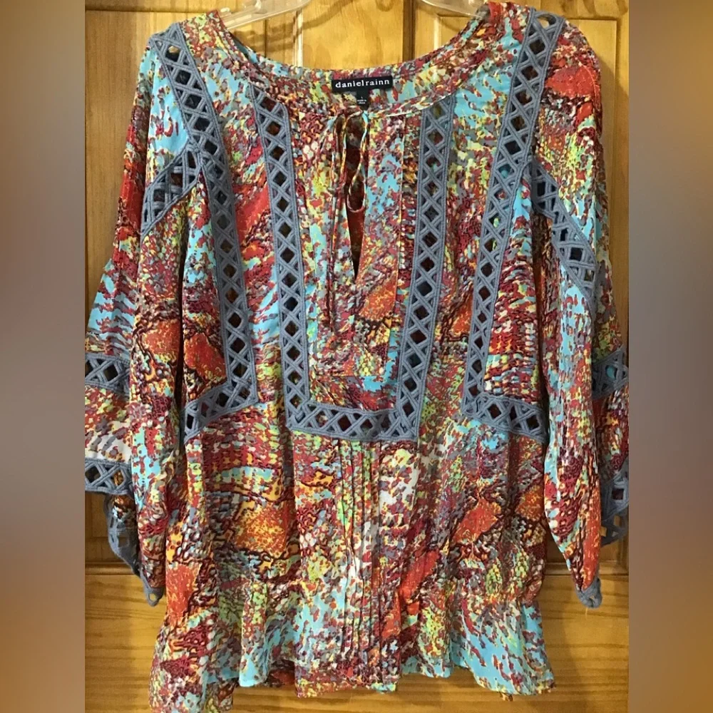 Woman’s size a large Danielrainn  top/blouse